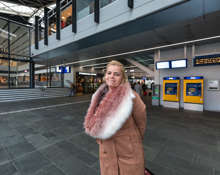 Vrouw op station