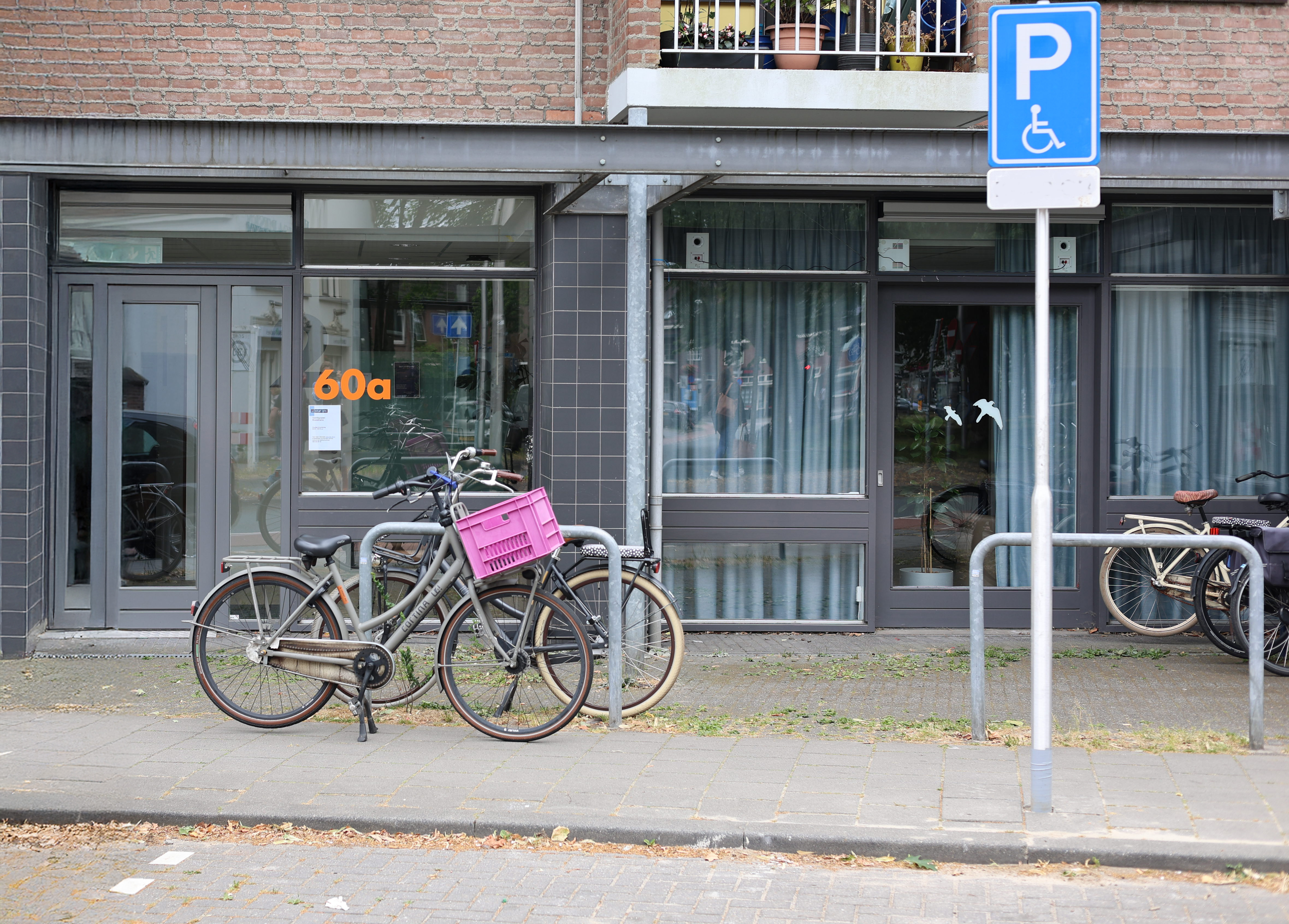 Korvelplein Tilburg Fietsen voor het pand